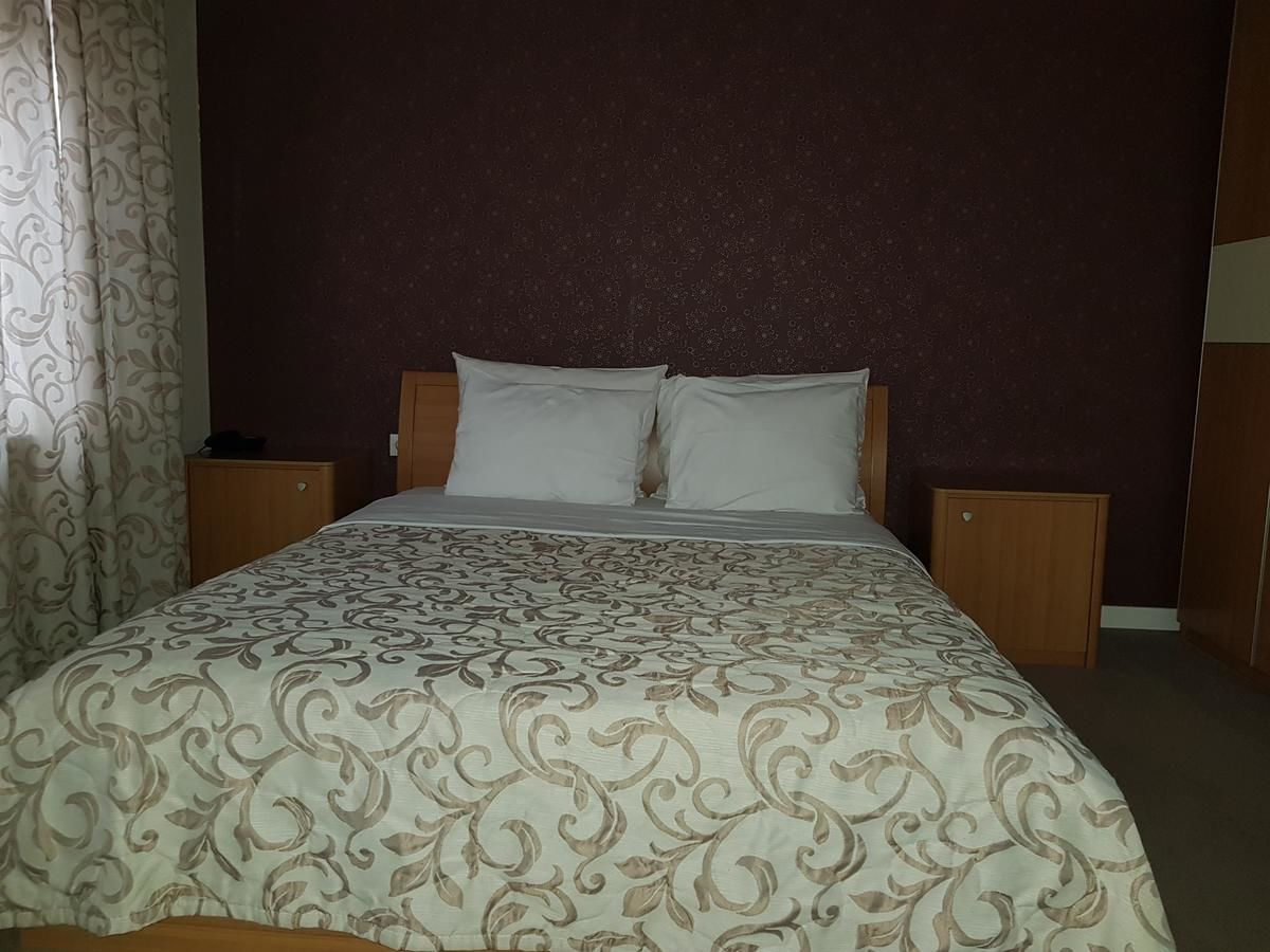 Отели типа «постель и завтрак» Hotel Dvor Биело-Поле