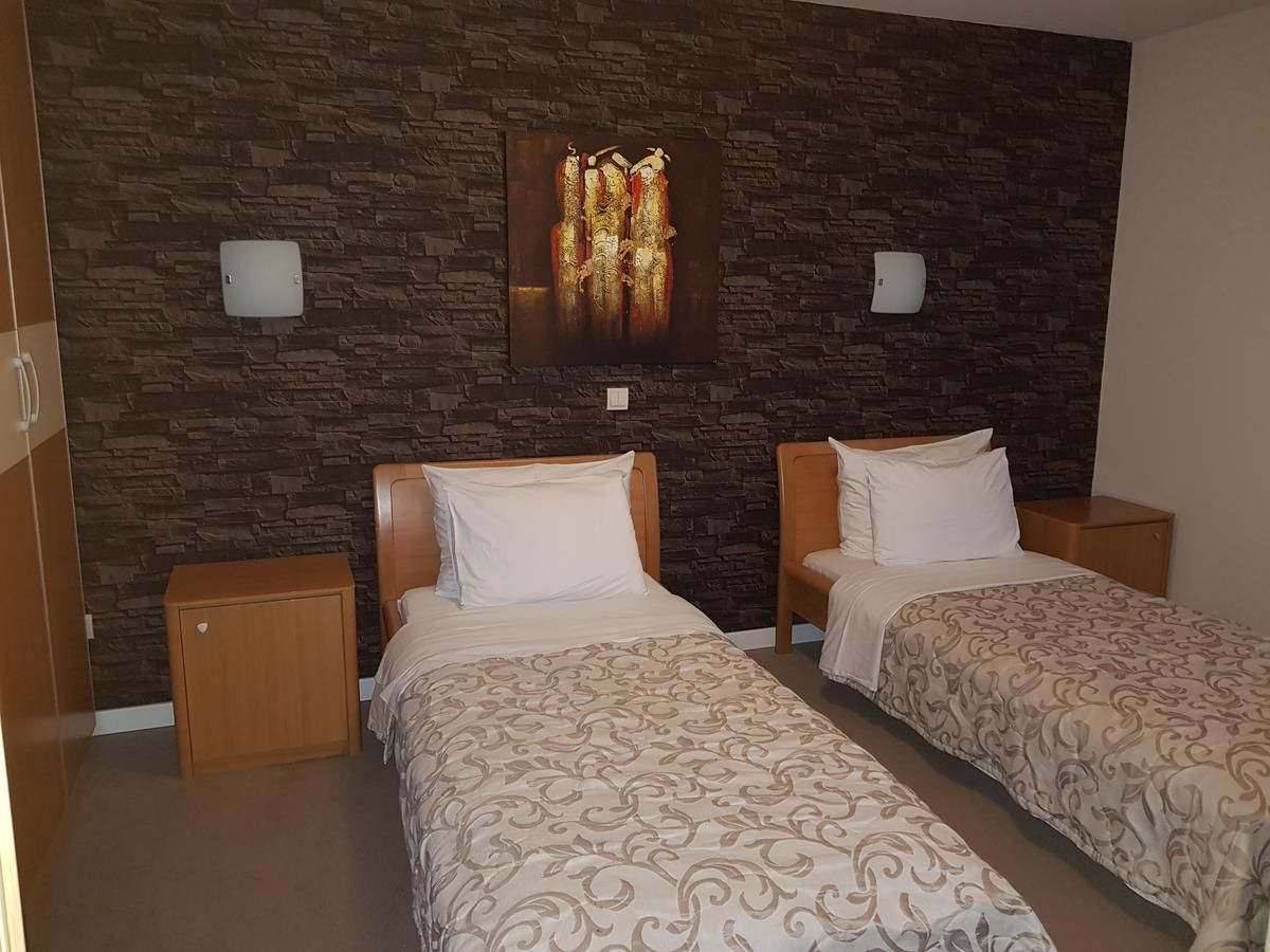 Отели типа «постель и завтрак» Hotel Dvor Биело-Поле
