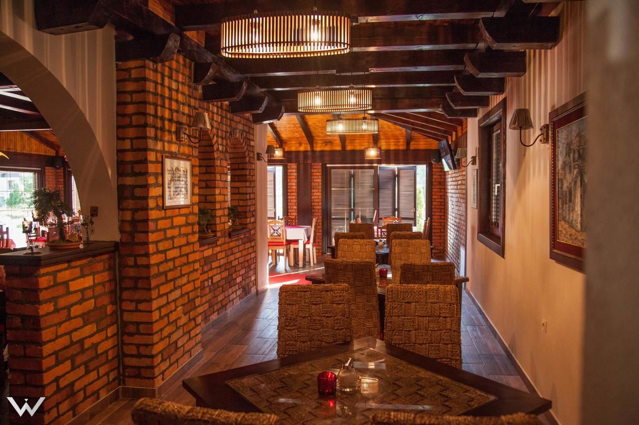 Отели типа «постель и завтрак» Hotel Dvor Биело-Поле