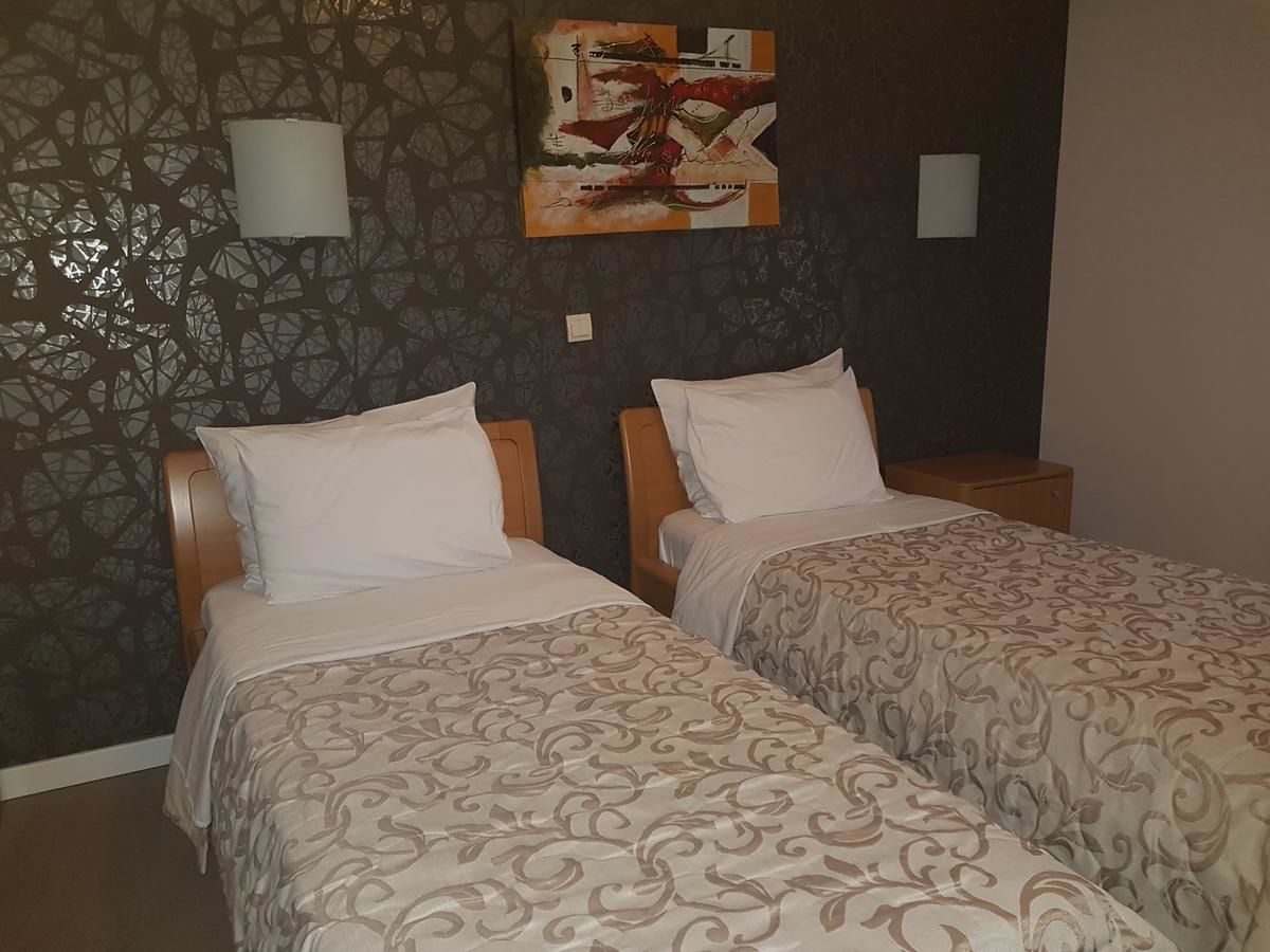 Отели типа «постель и завтрак» Hotel Dvor Биело-Поле