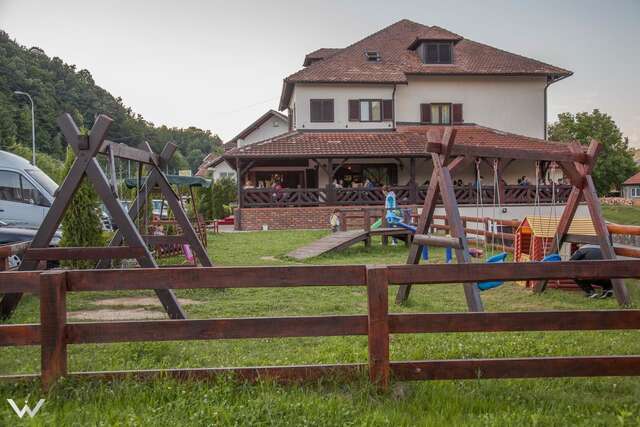 Отели типа «постель и завтрак» Hotel Dvor Биело-Поле-5